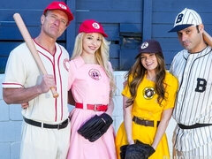 18 jaar, Grote kont, Grote lul, Pijpbeurt, Hondjeshouding, Kwartet, Natuurlijke tieten, Tieten likken