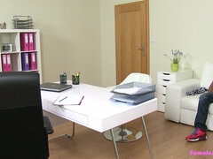 Leie, Blasen, Aufs gesicht abspritzen, Deutsch, Handjob, Milf, Büro, Pov