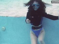 Amateur, Chica, Morena, Piscina, Hermanas, Solo, Apretado, Bajo el agua