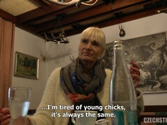 Leie, Kondom, Tschechisch, Handjob, Natürlichen titten, Pov, Öffentlich, Rasiert