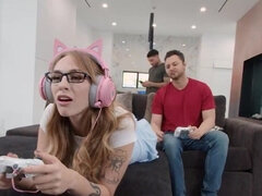 In den arsch, Tussi, Grosser schwanz, Braunhaarige, Kehlenfick, Schwanz, Pornostars, Spielzeuge