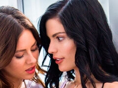 Kont, Blond, Vingeren, Masturbatie, Geschoren, Strippen, Tiener, Tieten likken