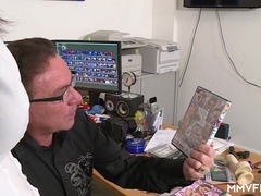 Gezichtzitten, Duits, Handbeurt, Hardcore, Masturbatie, Nylonstof, Tiener, Onder de rok