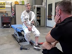 Sucer une bite, Hd, Humiliation, Petite femme, Criant, Esclave, Tatouage, Nénés