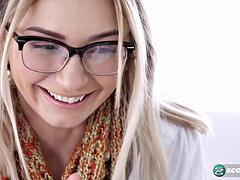 Rubia, Mamada, Corridas, Gafas, Hd, Lamidas, Masturbación, Tetas