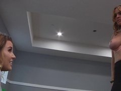 Gros seins, Blonde, Face assise, Lesbienne, Seins naturels