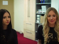 Blondine, Blasen, Braunhaarige, Grossvater, Gruppe, Muschi, Jungendliche (18+), Flotter dreier