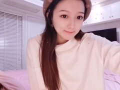 Smile pretty girls - Asian