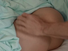 Anal, Chambre à dormir, En levrette, Faciale, Masturbation, Seins naturels, Chatte, Rasée