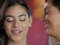 Culo, Morena, Lesbiana, Lamidas, Tetas naturales, Perforación, Coño, Tetas