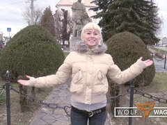 Salle de bains, Blonde, Branlette thaïlandaise, Mère que j'aimerais baiser, Seins naturels, Pov, Rasée, Dénudage