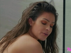 Lamer culo, Chica, Cuarto de baño, Morena, Lesbiana, Al aire libre, Piscina, Ducha