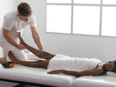 Blasen, Hundestellung, Interrassisch, Massage, Nackt, Dürr, Jungendliche (18+), Titten