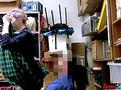 Rubia, Atrapados, Emo, Sexo duro, Perforación, Policía, Castigada, Uniforme