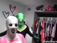 Schlafzimmer, Blasen, Studentenwohnheim, Frau, Lecken, Realität, Jungendliche (18+), Flotter dreier