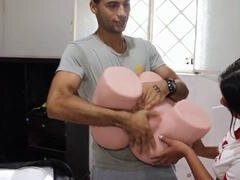 18 ans, Amateur, Cul à la bouche, Sucer une bite, Indienne, Petite femme, Jarretelles, Adolescente