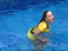 Frau, Masturbation, Natürlichen titten, Strumpfhose, Pool, Erotischer film, Solo, Nass