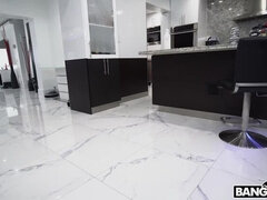 Amateur, Gros cul, Brunette brune, Plantureuse, Tir de sperme, Gode, En levrette, Fille latino