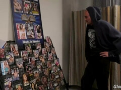 Жопа, Большие сиськи, Дыра в стене, Межрасовый секс, Зрелые, Милф, Порнозвезда, Сиськи