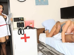 Grosser arsch, Grosser schwanz, Grosse titten, Blasen, Arzt, Hundestellung, Frau frau mann, Milf