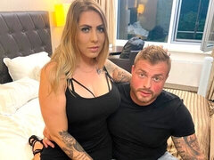 Grosser arsch, Blondine, Blasen, Fingern, Handjob, Lingerie, Milf, Tätowierung