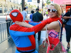 Grote kont, Grote lul, Blond, Pijpbeurt, Hondjeshouding, Natuurlijke tieten, Kort haar, Tieten likken