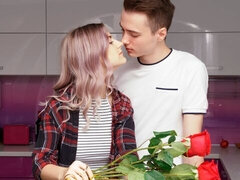 Enthousiasteling, Grote lul, Pijpbeurt, Hondjeshouding, Kort haar, Mager, Tiener, Tieten likken