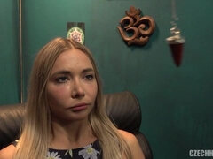 お尻, ブロンド, フェラチオ, 手コキする, オナニー, おもらし, ストリッピング, ティーン