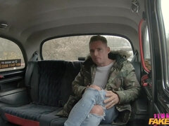 Grosser schwanz, Blondine, Blasen, Auto, Kehlenfick, Milf, Rau, Rasiert