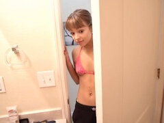 18 ans, Blonde, Queue, En levrette, Léchez, Seins naturels, Pov, Rasée