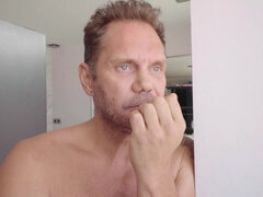 Garce, Brunette brune, Hard, Hd, Mère que j'aimerais baiser