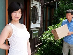 アジア人, デカ尻, フェラチオ, カワイイ, 指いじり, なめる, 淫乱熟女, 自然山雀