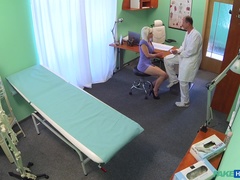 Blondine, Blasen, Besamung, Hundestellung, Fingern, Handjob, Büro, Arsch lecken