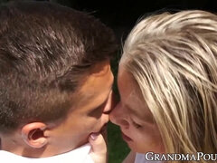 デカパイ, ブロンド, 手コキする, ハードコア, Hd, 熟年, アウトドア, オマンコ