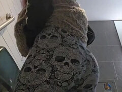 Amateur, Cuarto de baño, Culo grande, Orinar, Puta, Solo, Tetas, Inodoro