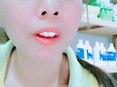 Толстушки, Большие сиськи, Индонезийки, Милф, На публике, Сиськи