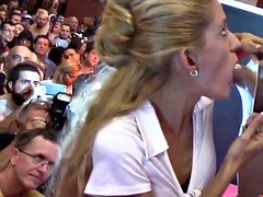 Blonde, Sucer une bite, Public