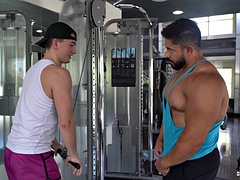 Verga grande, Mamada, Fetiche, Gay, Gimnasio, Peludo, Sexo duro, Masturbación