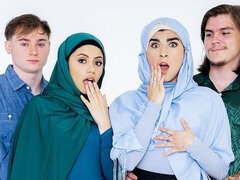 18 ans, Arabe, Gros cul, Grosse bite, Sucer une bite, En levrette, Seins naturels, Nénés