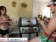 Grosse bite, Gros seins, Petit ami, Brunette brune, Branlette thaïlandaise, Hd, Masturbation, Plan cul à trois