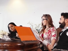 Любители, Минет, Брюнетки, Грудастые, Кончили внутрь, Семяизвержение, Фетиш, Свадьба