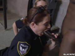 Grosser arsch, Grosse titten, Schwanz, Interrassisch, Reif, Milf, Uniform, Hure