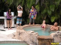 Ванна, Минет, Член, Затыкание рта, Секс без цензуры, Мастурбация, Молоденькие, Сиськи