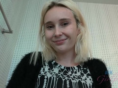 Enthousiasteling, Badkamer, Blond, Vies, Vriendin, Gezichtspunt, Mager, Tieten likken