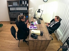 Grosse titten, Tschechisch, Büro, Realität, Verführt, Schüchtern, Strümpfe, Ehefrau