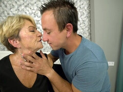 ブロンド, フェラチオ, イく瞬間, お婆さん