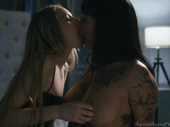 Blonde, Brunette brune, Tromperie, Hd, Lesbienne, Mère que j'aimerais baiser, Tatouage, Adolescente
