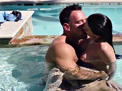 Gros seins, Brunette brune, Tir de sperme, Embrassement, De plein air, Piercing, Chevaucher, Rasée