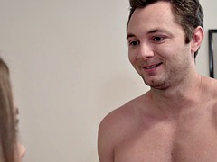 Nana, Sucer une bite, Brunette brune, Éjaculation interne, Hard, Léchez, Rasée, Soeurs