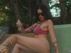 Gros seins, Sucer une bite, Brunette brune, Hard, Léchez, Petite femme, Piscine, Réalité